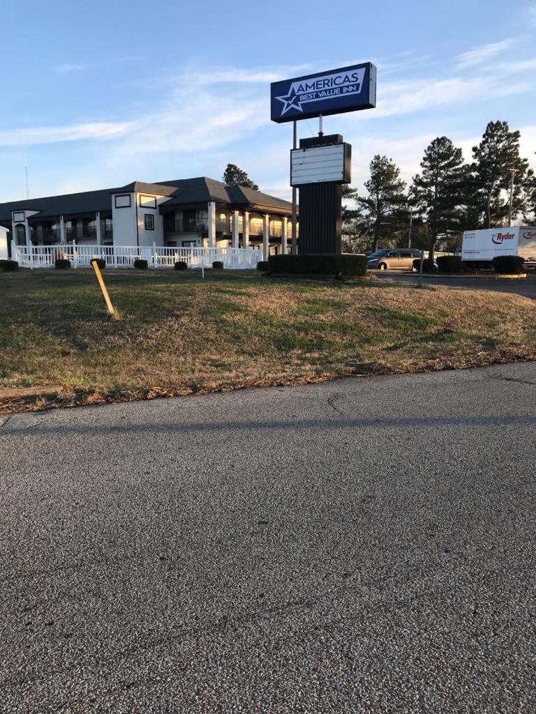 アメリカズ ベスト バリュー イン ホーリー スプリングス Holly Springs エクステリア 写真
